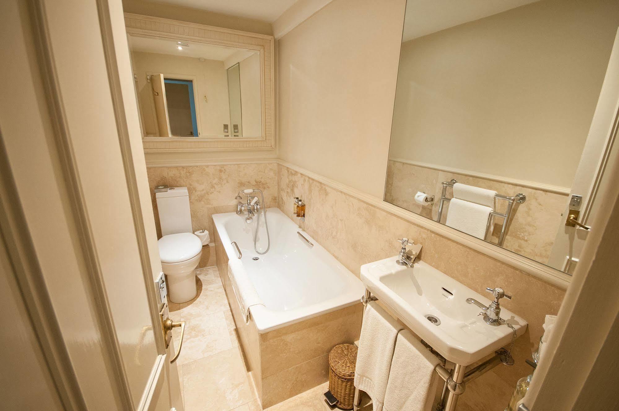 Apsley House Bed & Breakfast Bath Exterior foto